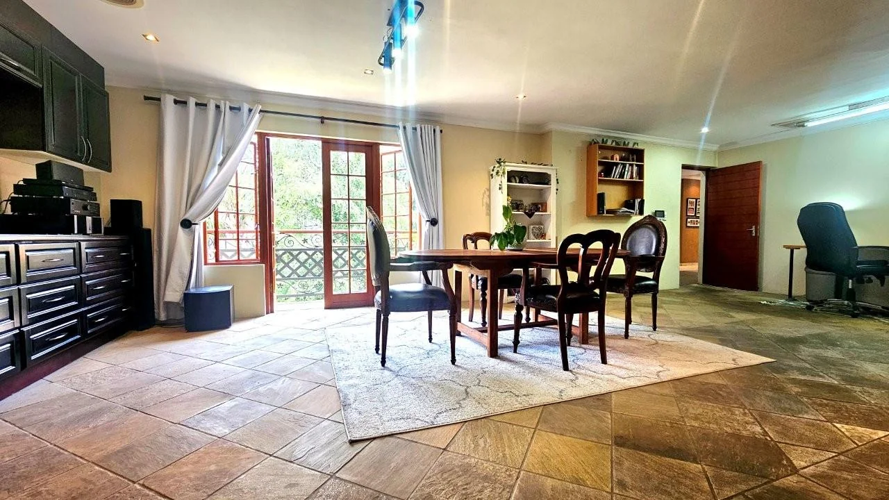 GENEROUS FAMILY HOME WITH FLATLET IN THE HEART OF MIDSTREAM ESTATE.
