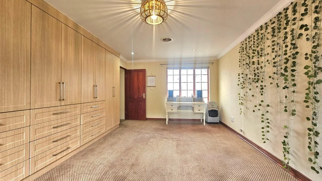 GENEROUS FAMILY HOME WITH FLATLET IN THE HEART OF MIDSTREAM ESTATE.