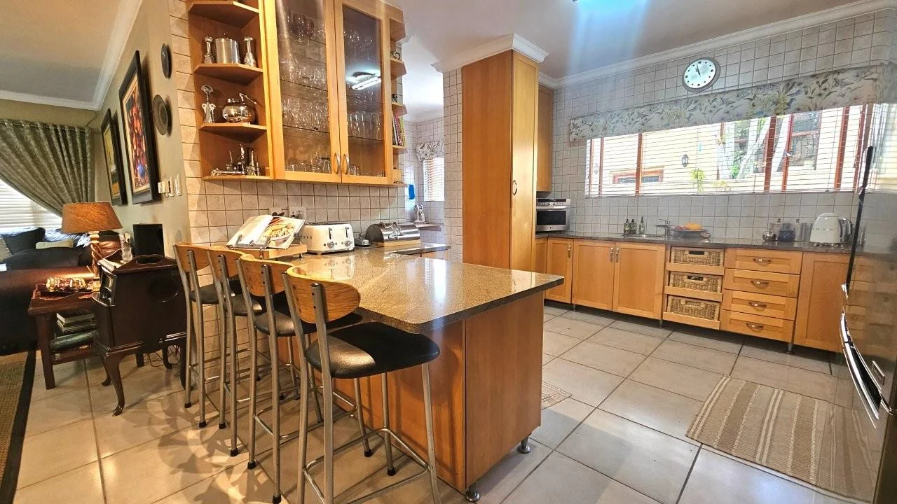 GENEROUS FAMILY HOME WITH FLATLET IN THE HEART OF MIDSTREAM ESTATE.