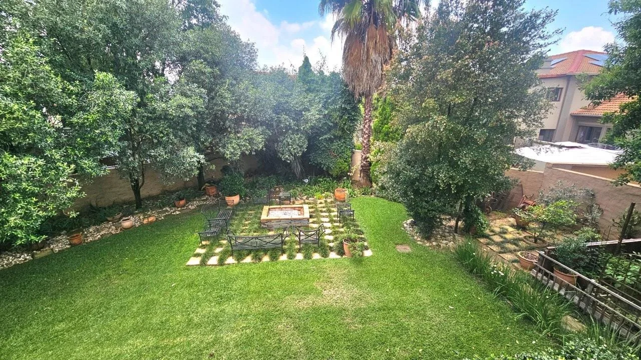 GENEROUS FAMILY HOME WITH FLATLET IN THE HEART OF MIDSTREAM ESTATE.