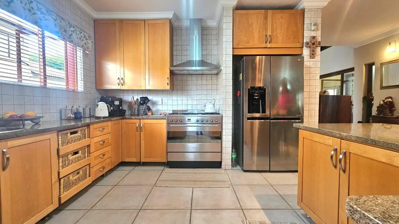 GENEROUS FAMILY HOME WITH FLATLET IN THE HEART OF MIDSTREAM ESTATE.