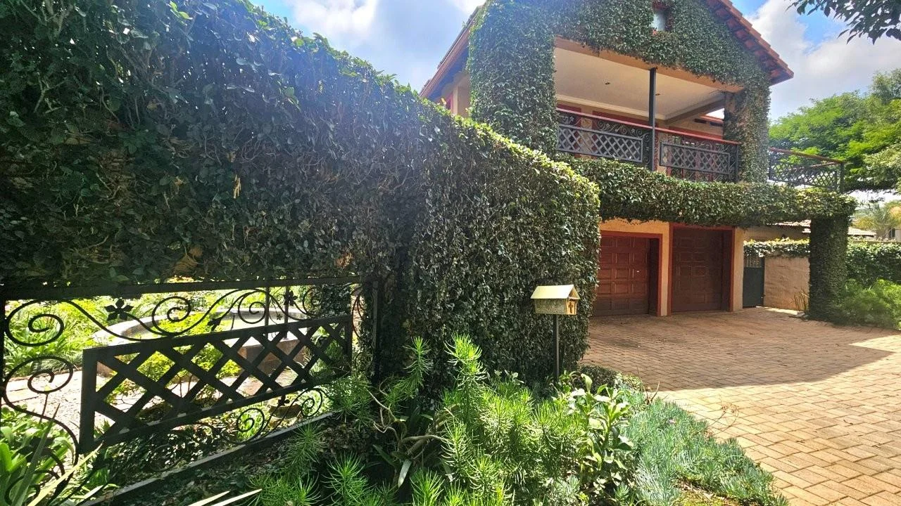 GENEROUS FAMILY HOME WITH FLATLET IN THE HEART OF MIDSTREAM ESTATE.