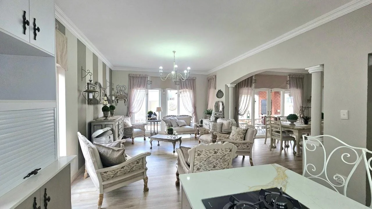 FULL TITLE TOWNHOUSE IN MIDSTREAM ESTATE – NEWLY RENOVATED AND BEAUTIFULLY APPOINTED