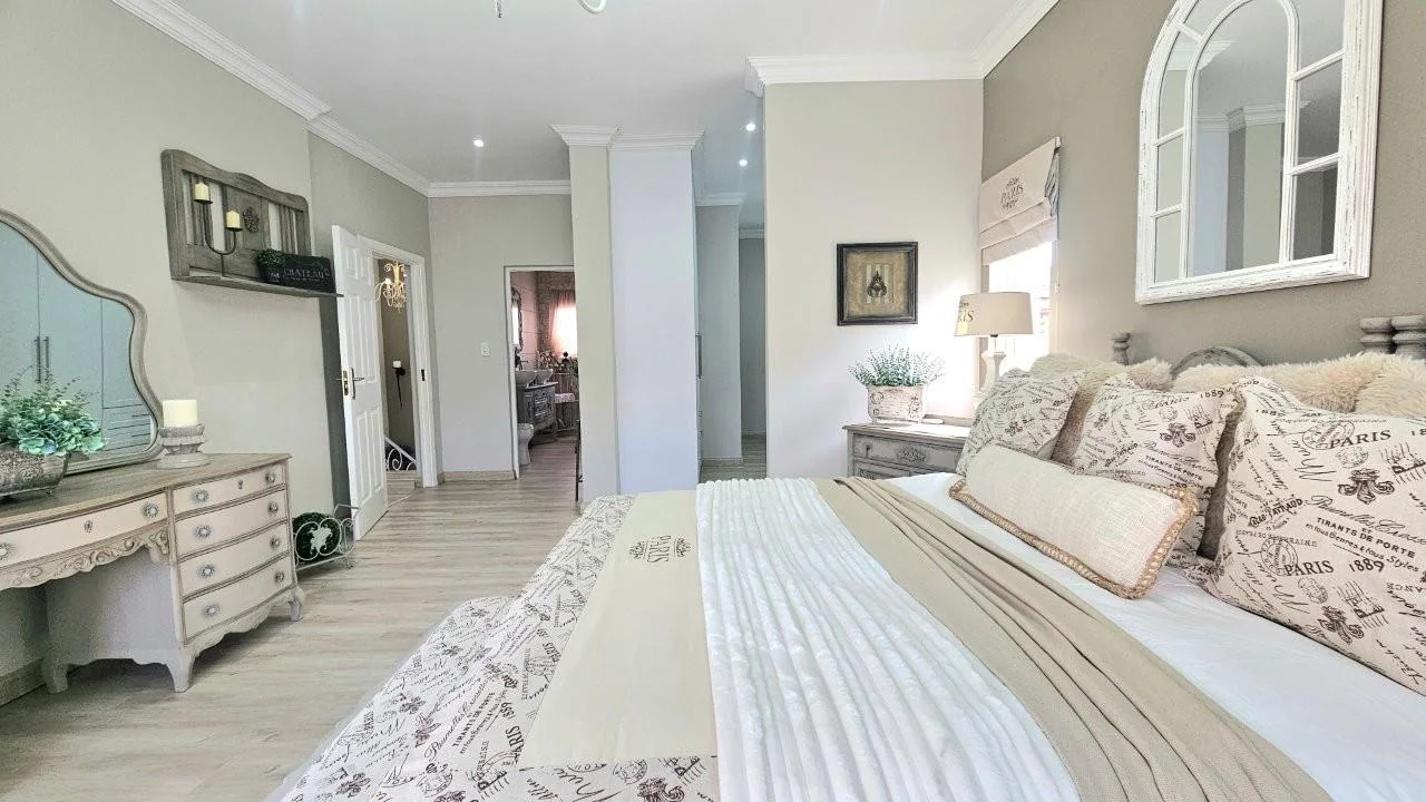 FULL TITLE TOWNHOUSE IN MIDSTREAM ESTATE – NEWLY RENOVATED AND BEAUTIFULLY APPOINTED