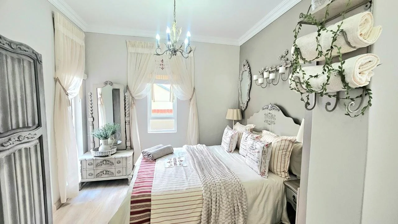 FULL TITLE TOWNHOUSE IN MIDSTREAM ESTATE – NEWLY RENOVATED AND BEAUTIFULLY APPOINTED