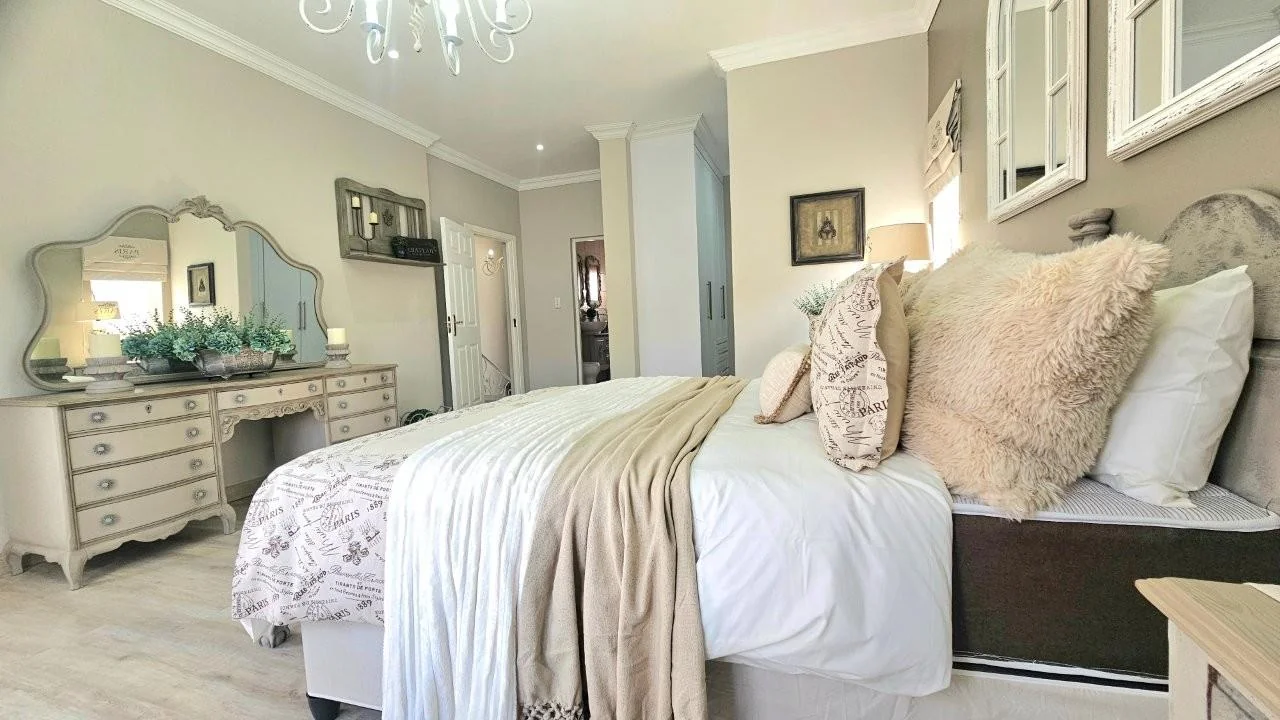 FULL TITLE TOWNHOUSE IN MIDSTREAM ESTATE – NEWLY RENOVATED AND BEAUTIFULLY APPOINTED