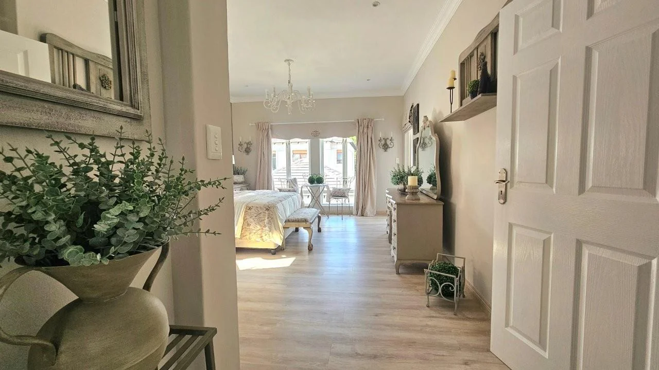 FULL TITLE TOWNHOUSE IN MIDSTREAM ESTATE – NEWLY RENOVATED AND BEAUTIFULLY APPOINTED