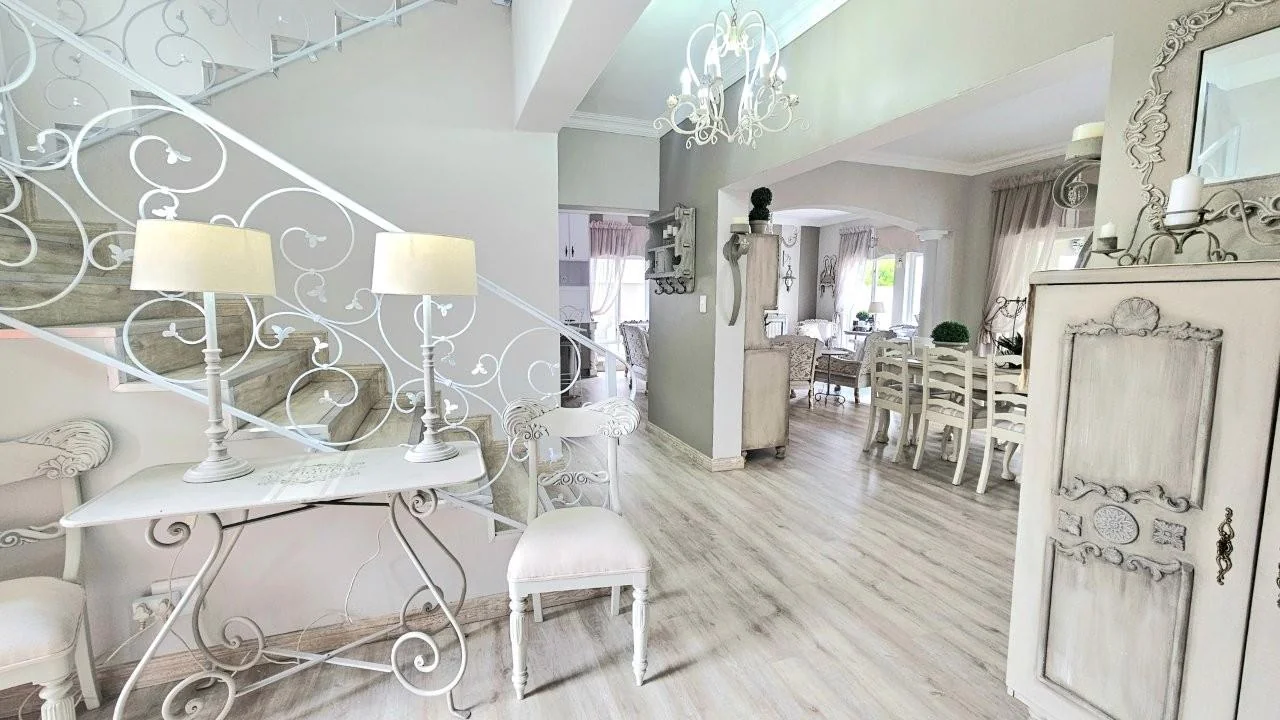 FULL TITLE TOWNHOUSE IN MIDSTREAM ESTATE – NEWLY RENOVATED AND BEAUTIFULLY APPOINTED