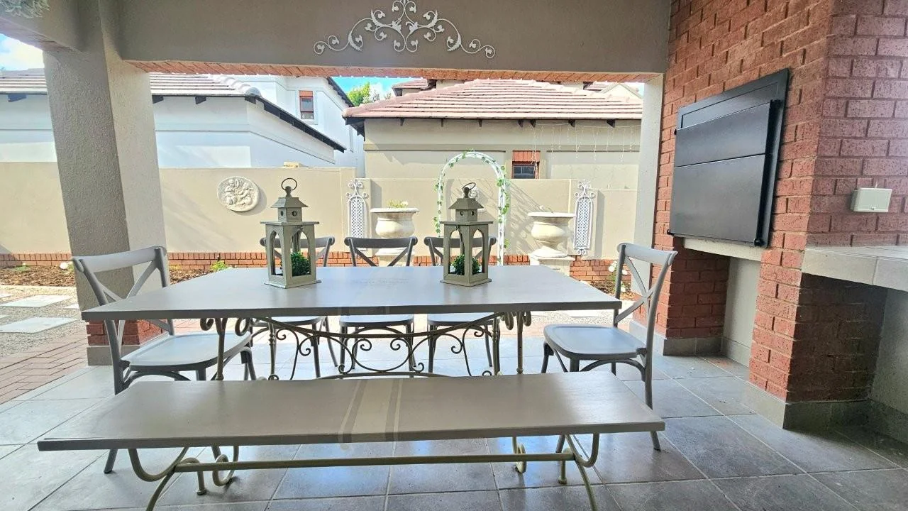 FULL TITLE TOWNHOUSE IN MIDSTREAM ESTATE – NEWLY RENOVATED AND BEAUTIFULLY APPOINTED