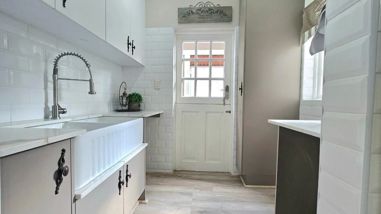 FULL TITLE TOWNHOUSE IN MIDSTREAM ESTATE – NEWLY RENOVATED AND BEAUTIFULLY APPOINTED