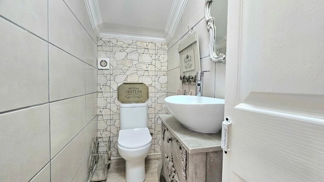 FULL TITLE TOWNHOUSE IN MIDSTREAM ESTATE – NEWLY RENOVATED AND BEAUTIFULLY APPOINTED