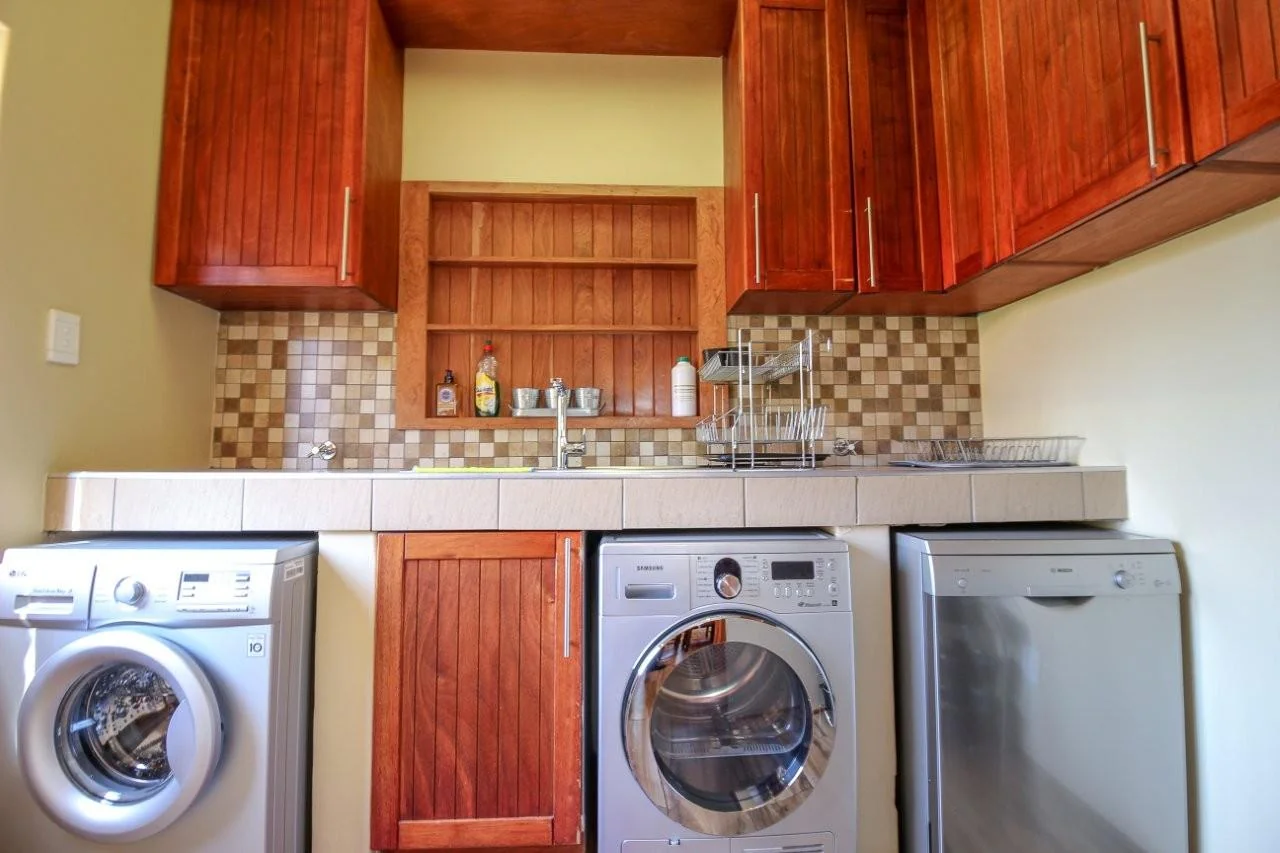 MAKE A SMART MOVE TO MIDSTREAM ESTATE .