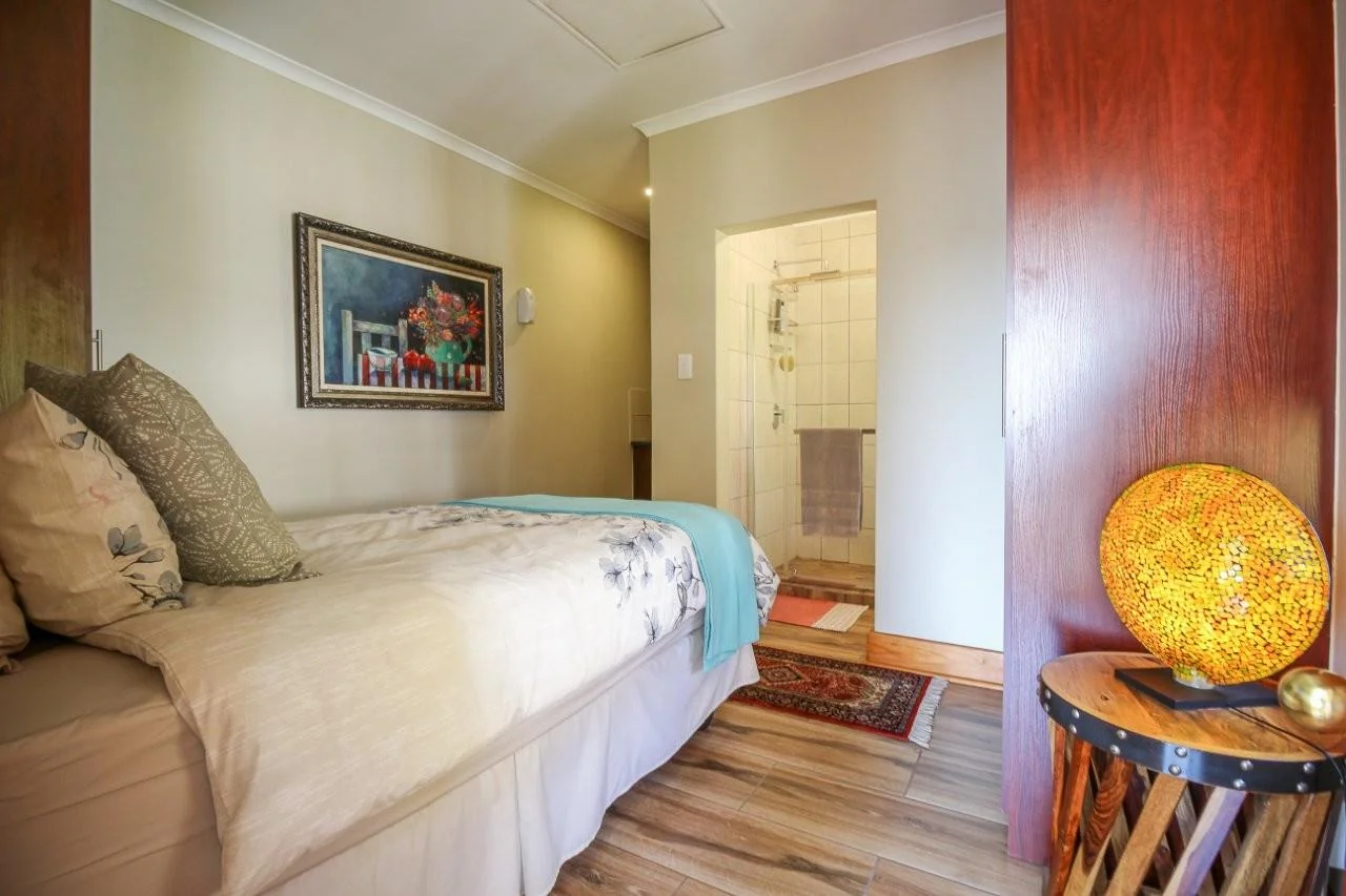 MAKE A SMART MOVE TO MIDSTREAM ESTATE .