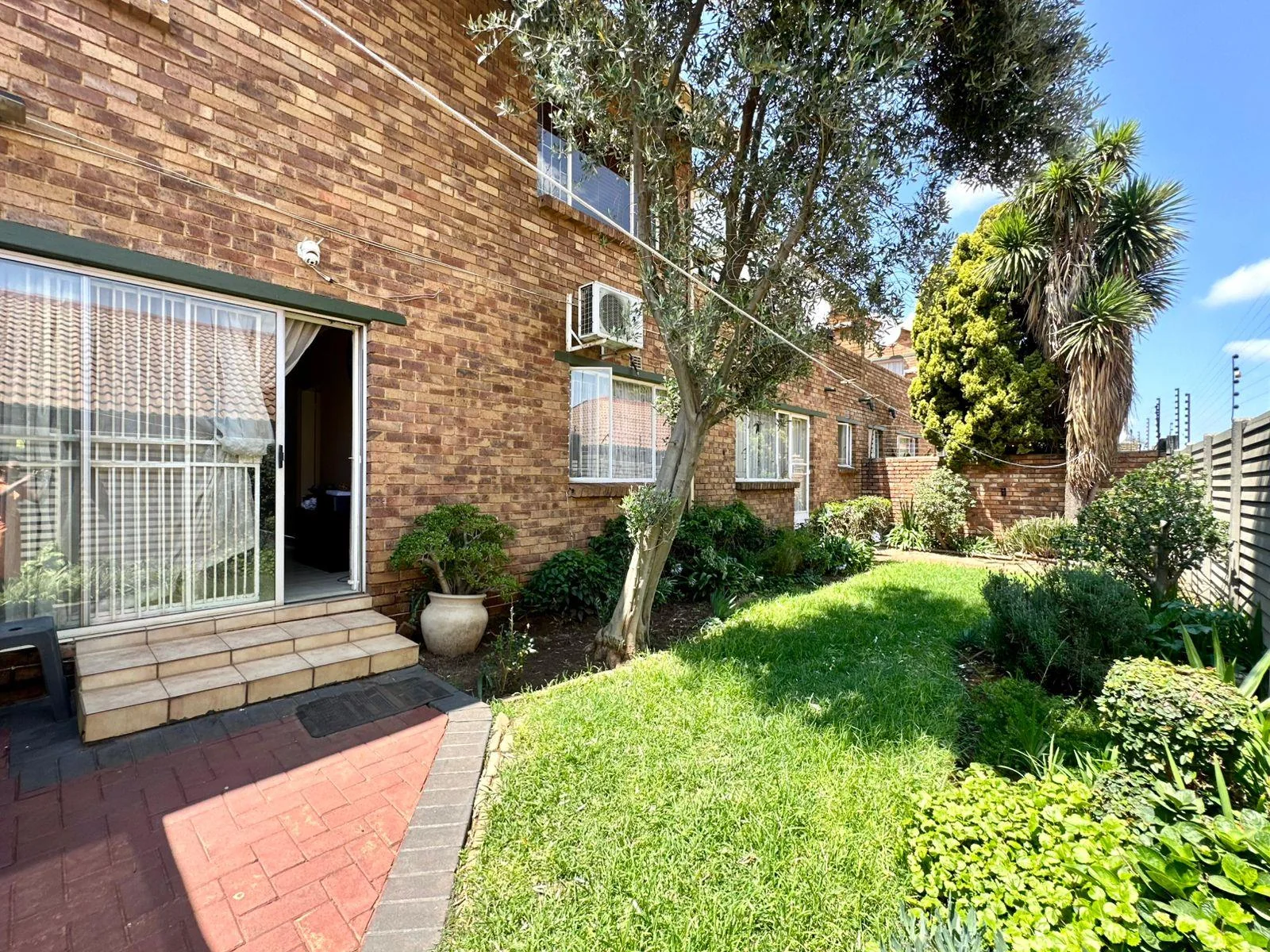 YOUR NEXT FAMILY HOME IS HERE! MAKE THE MOVE