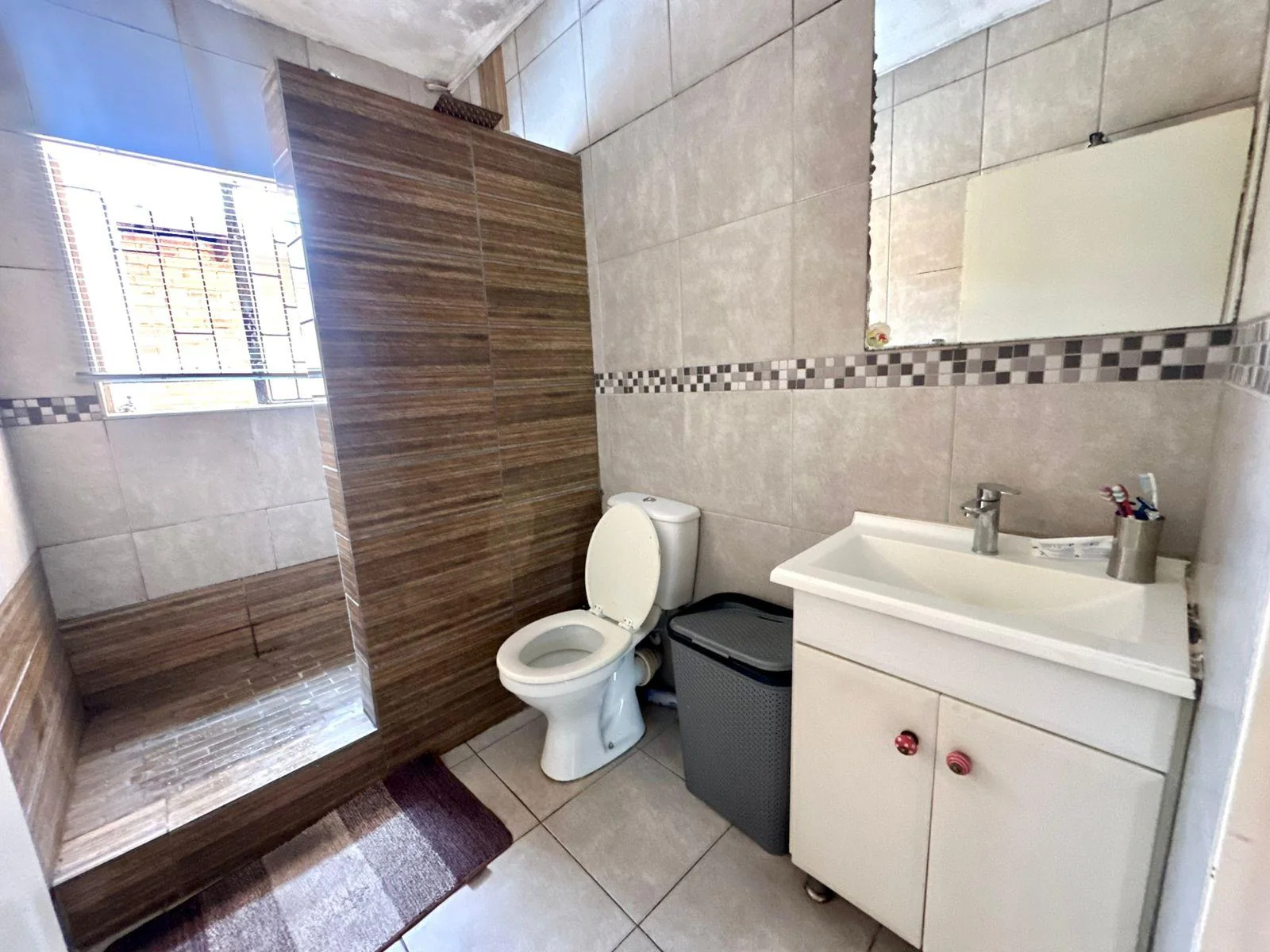 YOUR NEXT FAMILY HOME IS HERE! MAKE THE MOVE