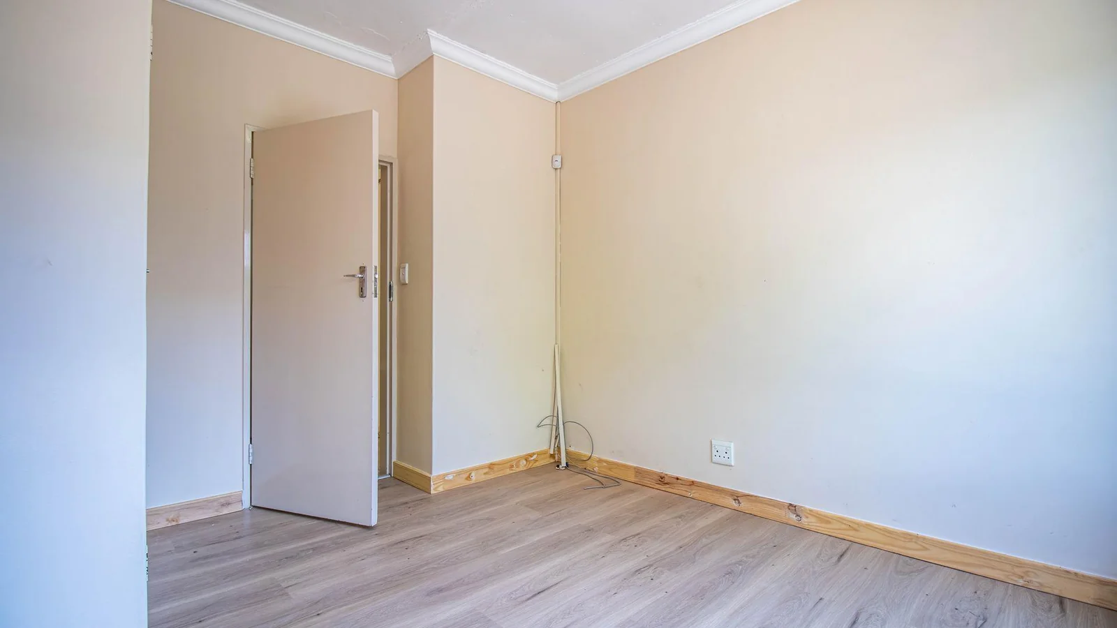 Discover Exceptional Space, Versatility & Income-Generating Potential on 14th Road