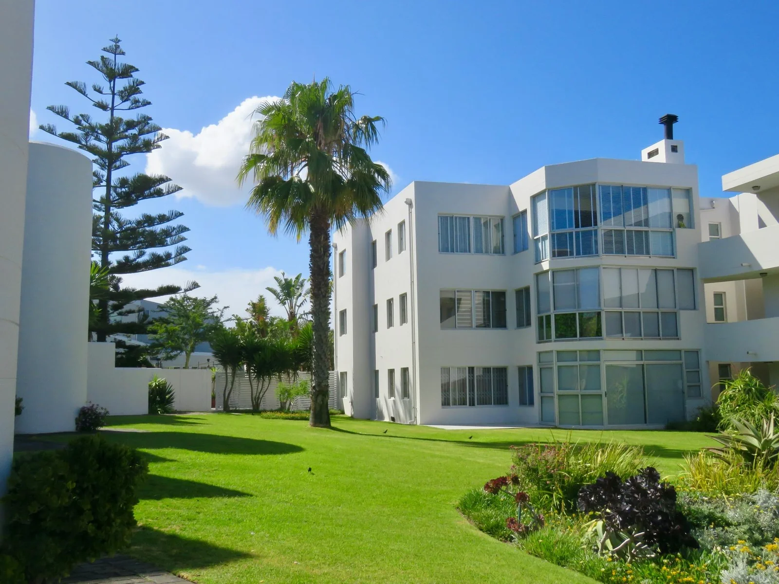 Coastal Apartment in Atalante, Melkbosstrand