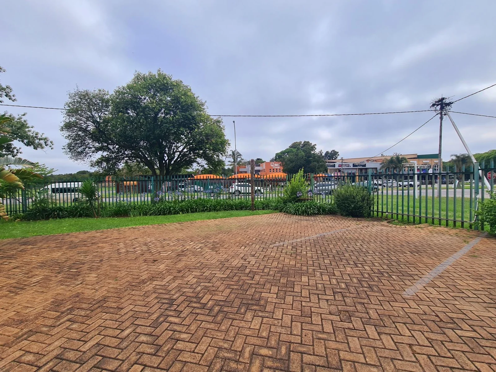 Modern office space with prime location