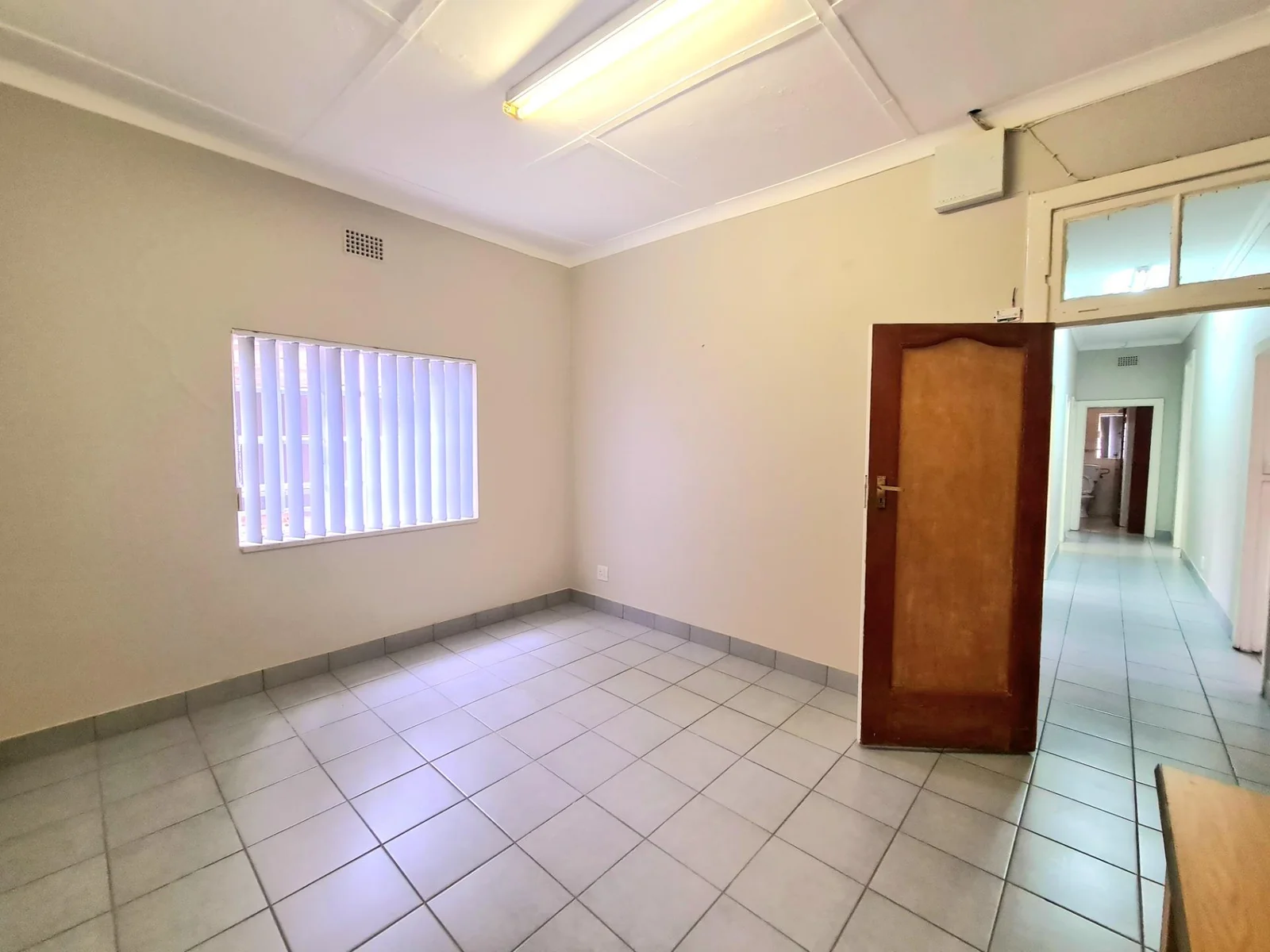 Modern office space with prime location