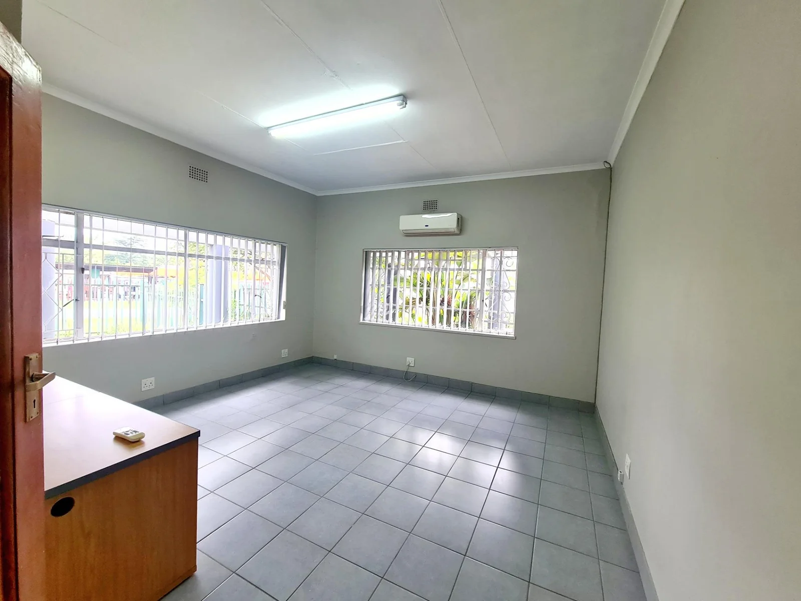 Modern office space with prime location