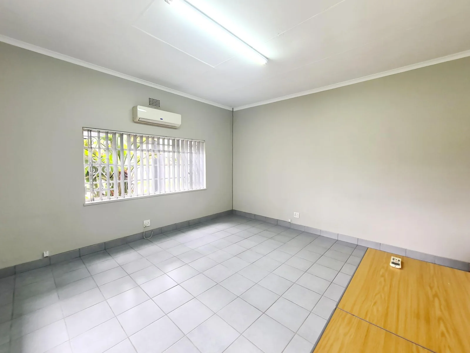 Modern office space with prime location