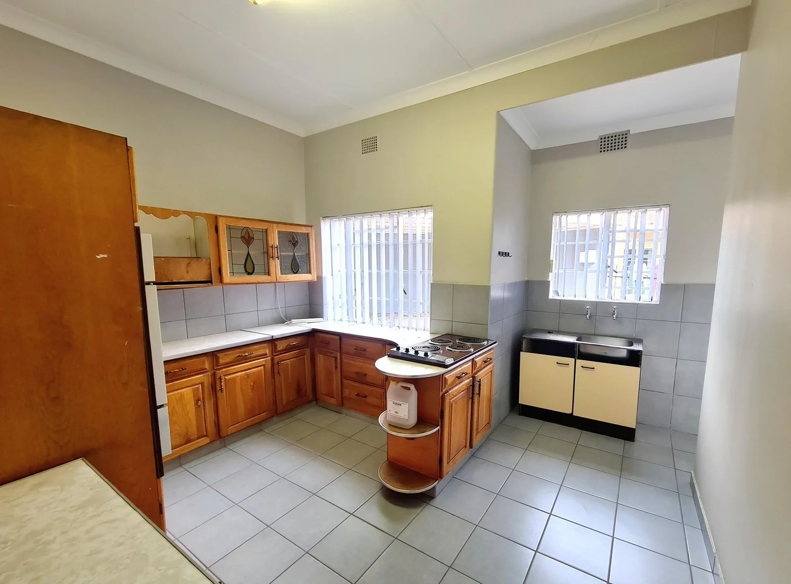Modern office space with prime location