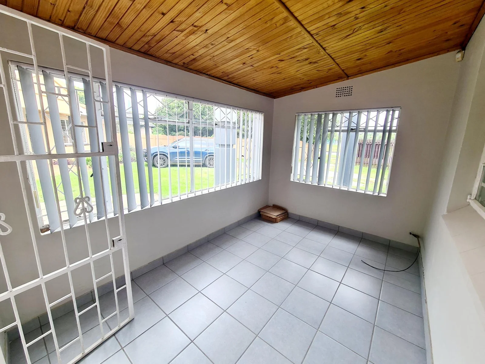 Modern office space with prime location