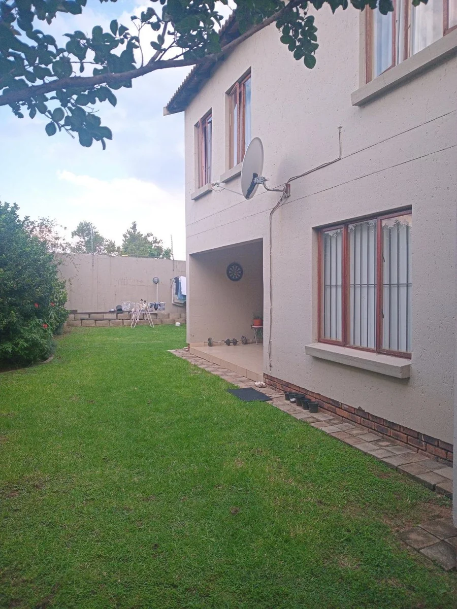 A 3 bed, 2 bath double story house in Country View , Midrand.
