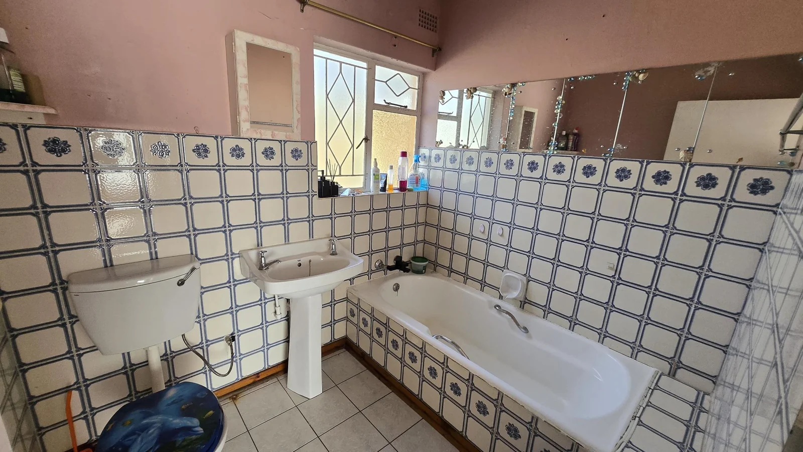 Spacious 3-Bedroom Family Home with Great Potential in Bonaero Park