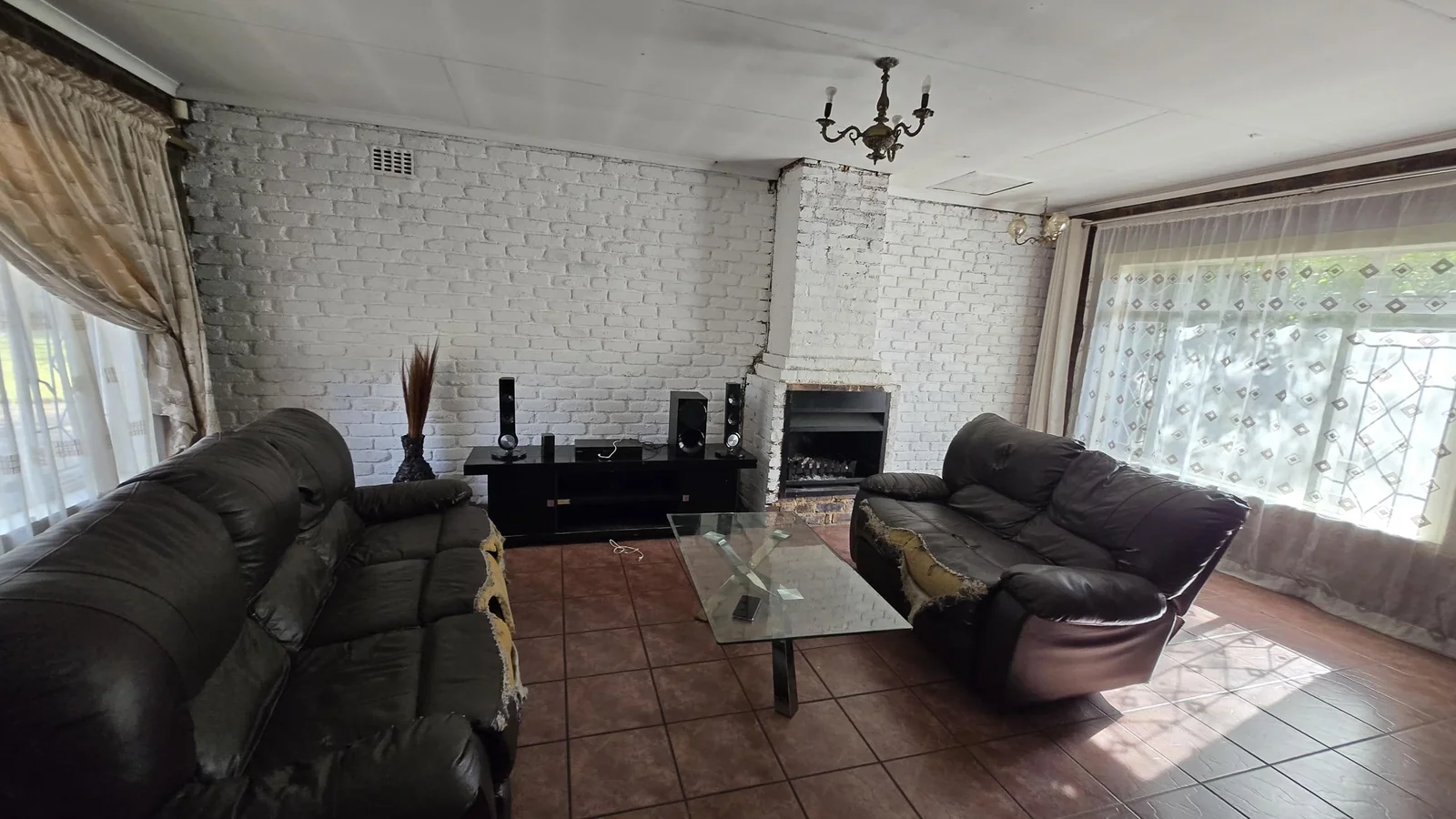 Spacious 3-Bedroom Family Home with Great Potential in Bonaero Park