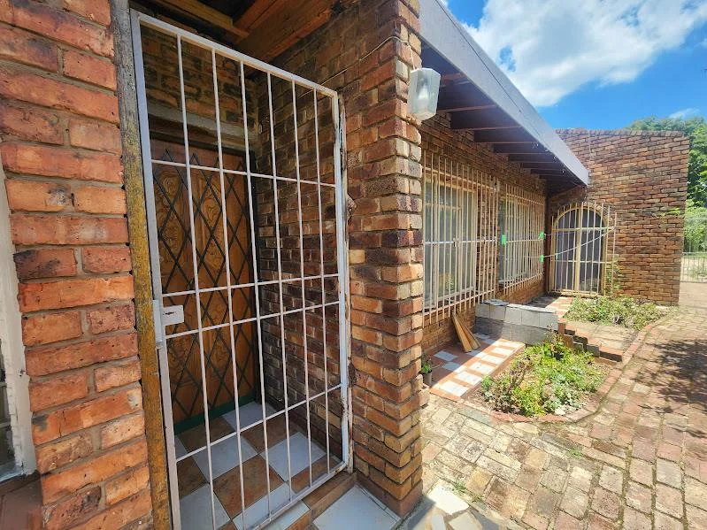 Investor’s Dream, Massive Under-Roof Space, Serious Income Potential