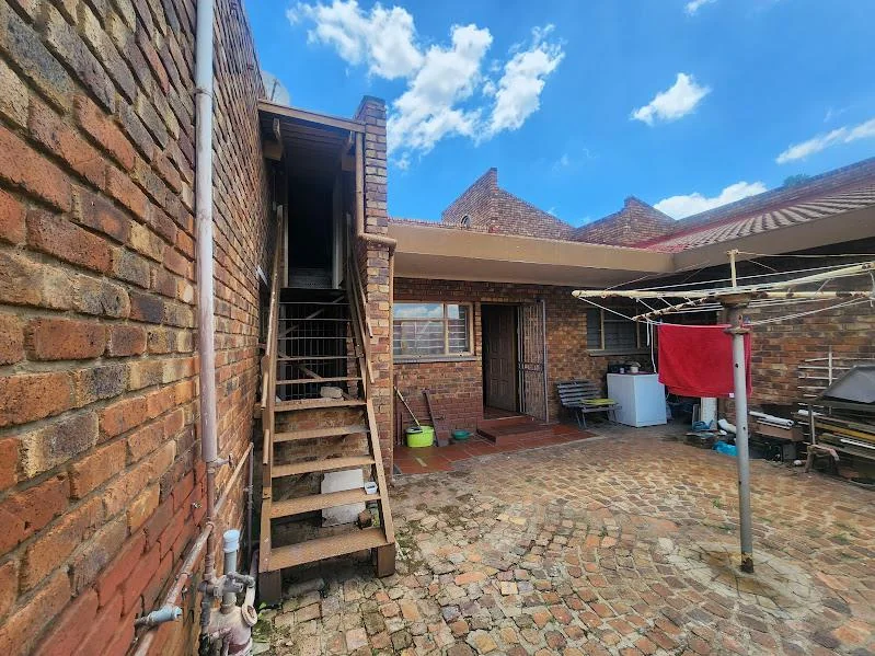 Investor’s Dream, Massive Under-Roof Space, Serious Income Potential