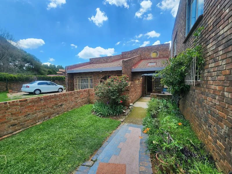 Investor’s Dream, Massive Under-Roof Space, Serious Income Potential