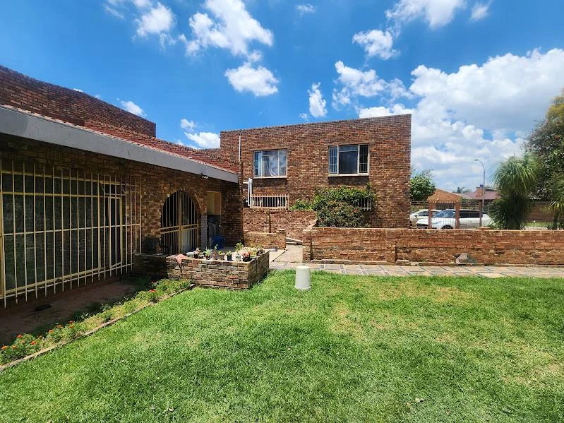 Investor’s Dream, Massive Under-Roof Space, Serious Income Potential