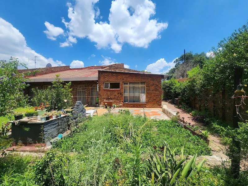 Investor’s Dream, Massive Under-Roof Space, Serious Income Potential