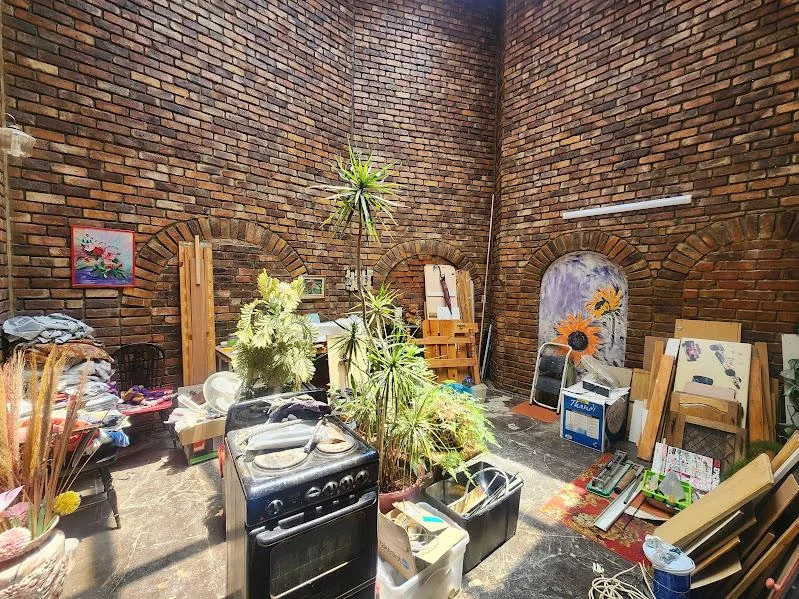 Investor’s Dream, Massive Under-Roof Space, Serious Income Potential