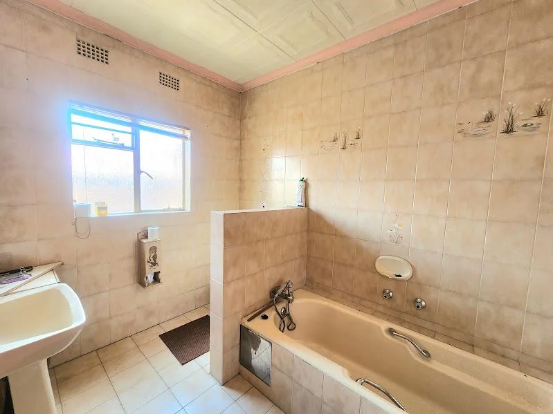 Investor’s Dream, Massive Under-Roof Space, Serious Income Potential