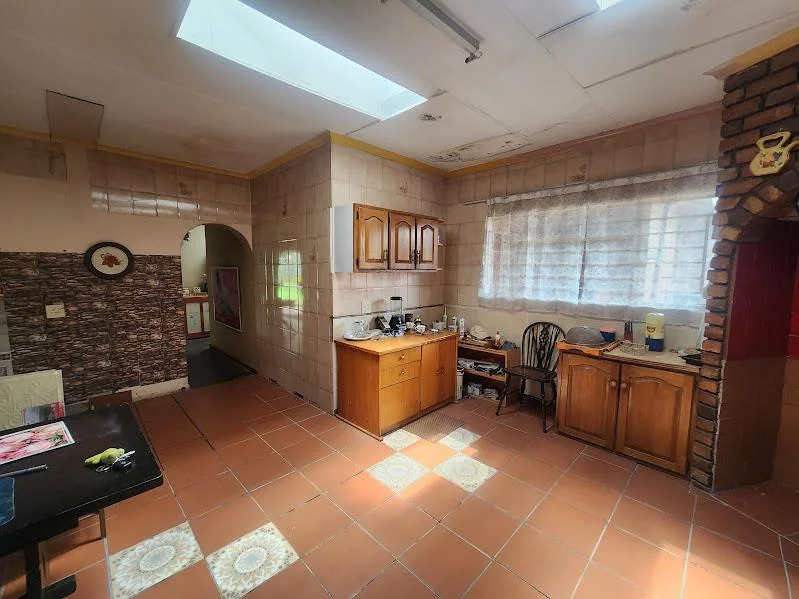 Investor’s Dream, Massive Under-Roof Space, Serious Income Potential