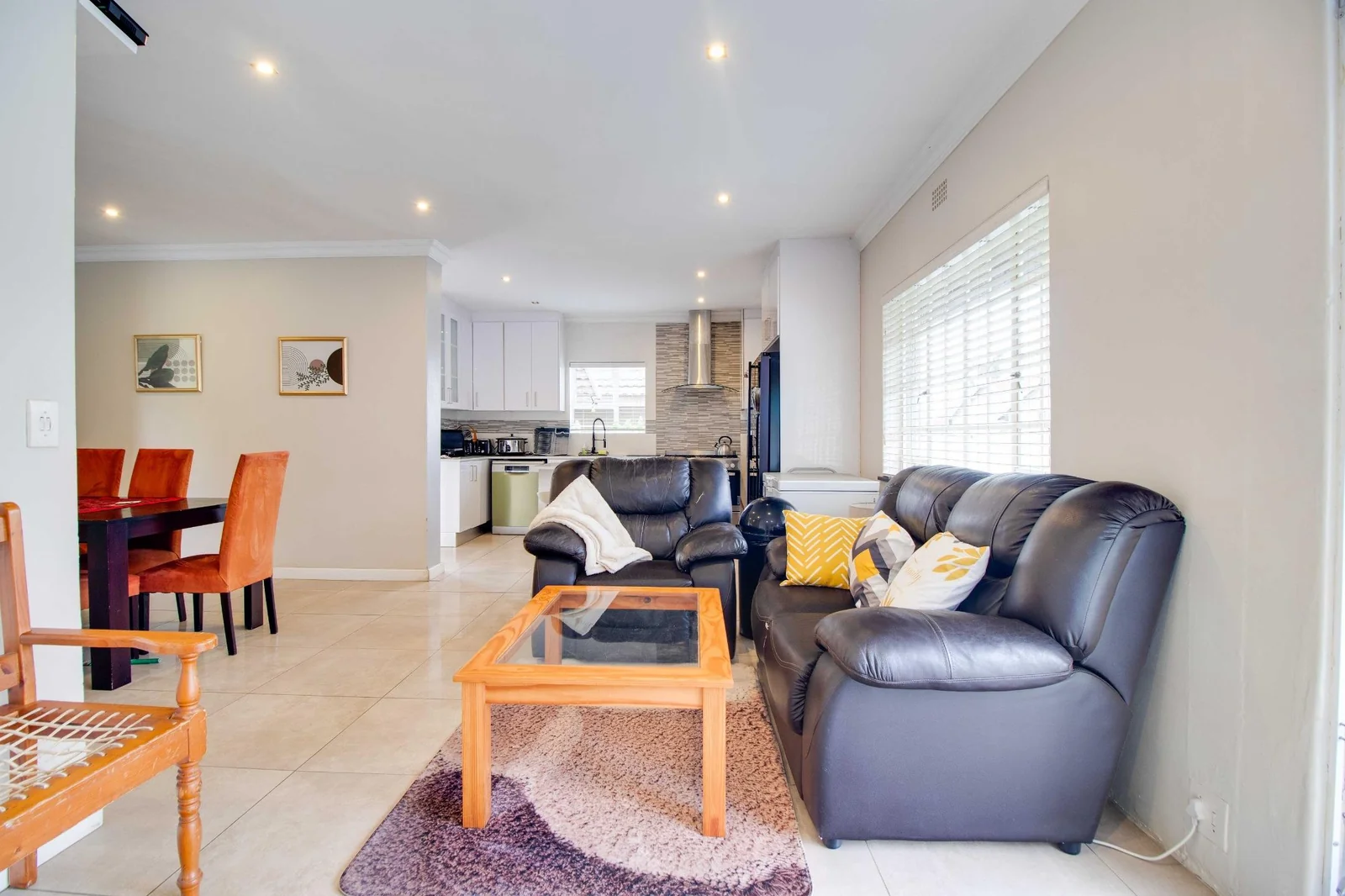 Secure Family Living in a Boomed-Off area with 24-Hour Security