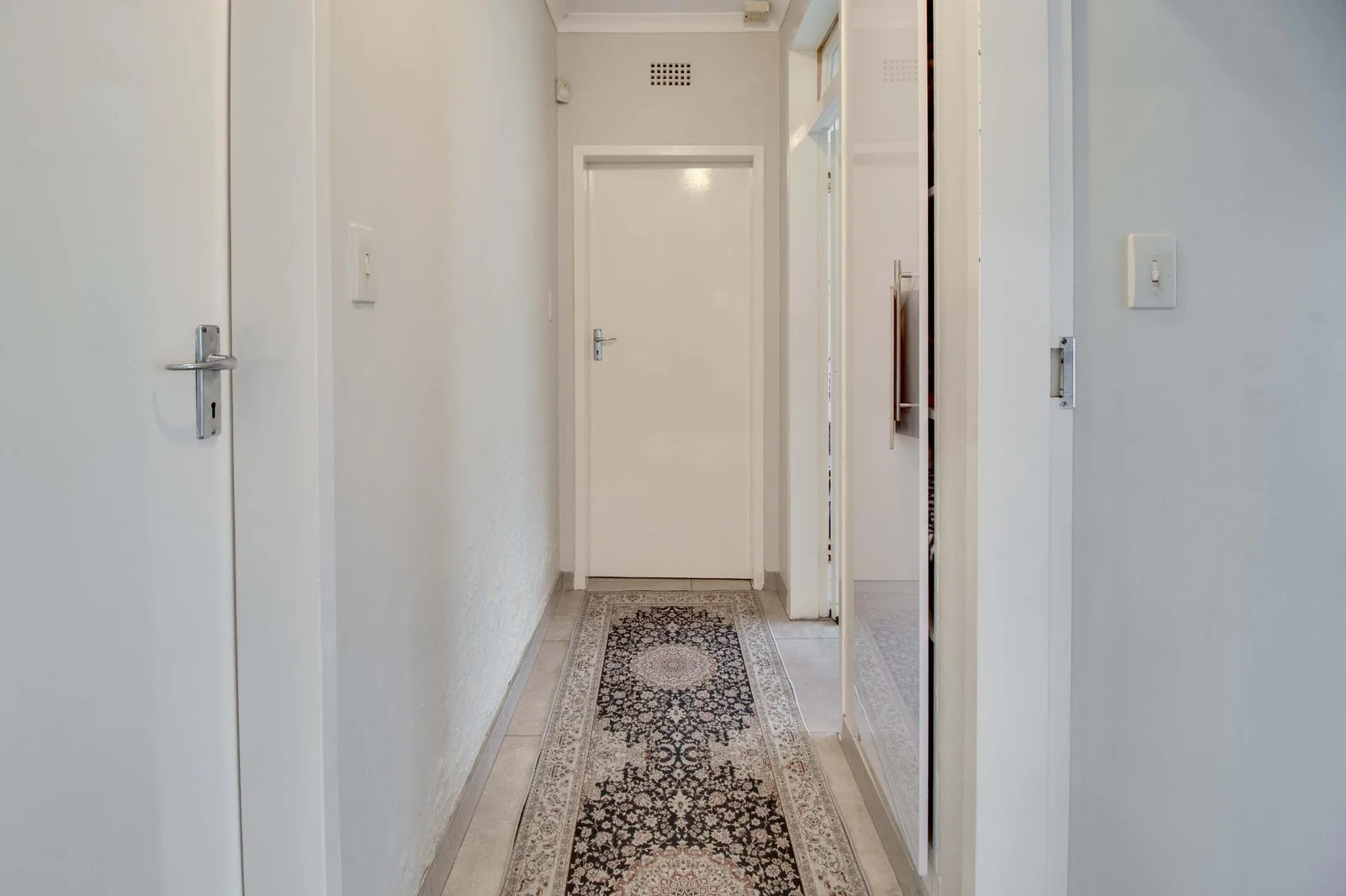 Secure Family Living in a Boomed-Off area with 24-Hour Security