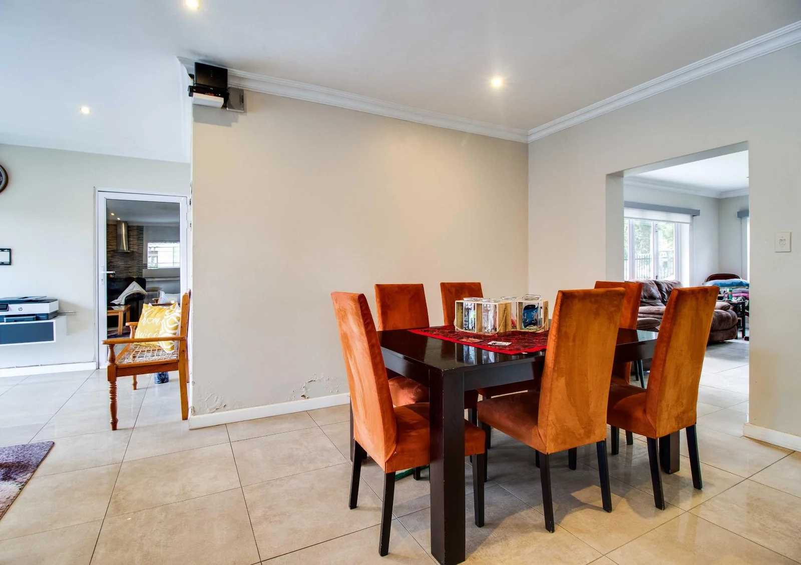 Secure Family Living in a Boomed-Off area with 24-Hour Security