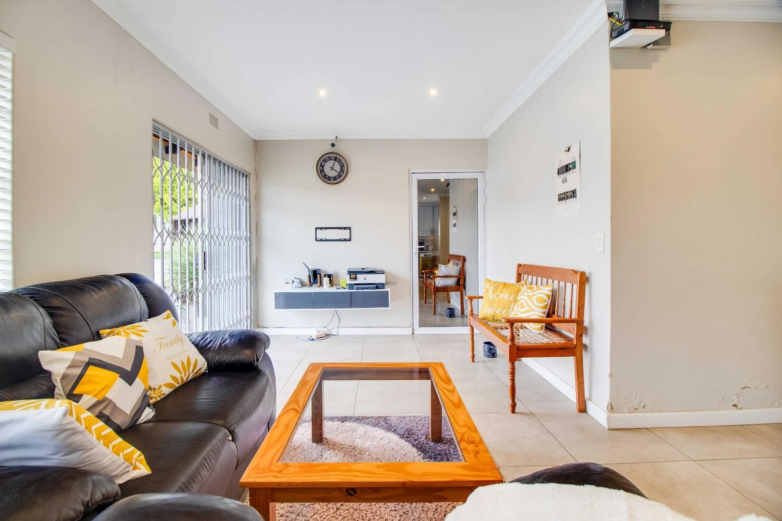 Secure Family Living in a Boomed-Off area with 24-Hour Security