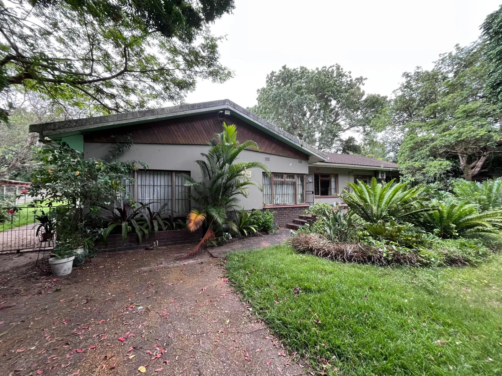 4 Bedroom Home with 1 Bedroom Garden Flat