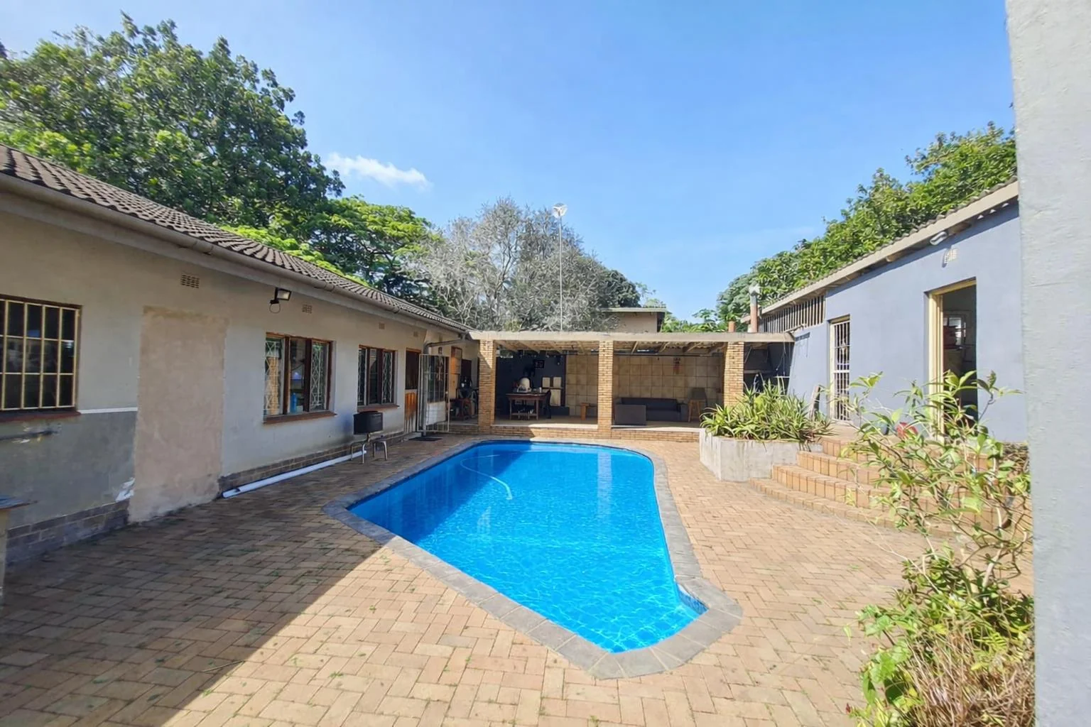 4 Bedroom Home with 1 Bedroom Garden Flat