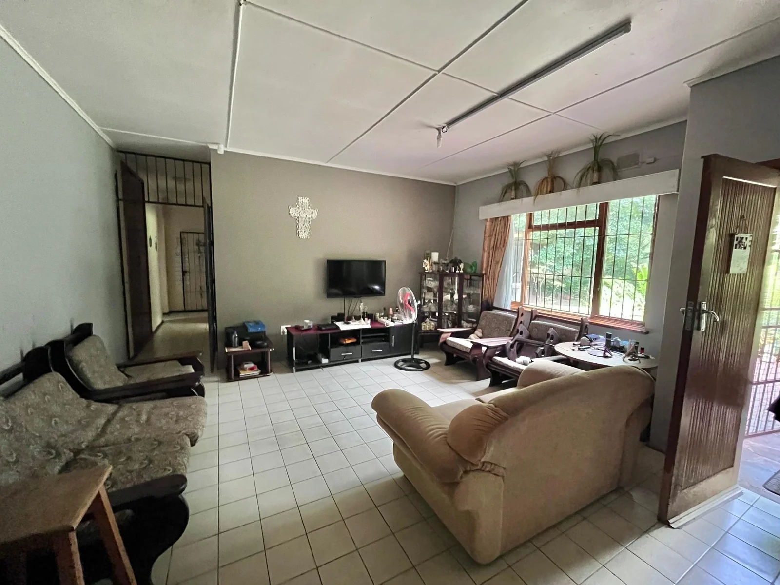 4 Bedroom Home with 1 Bedroom Garden Flat