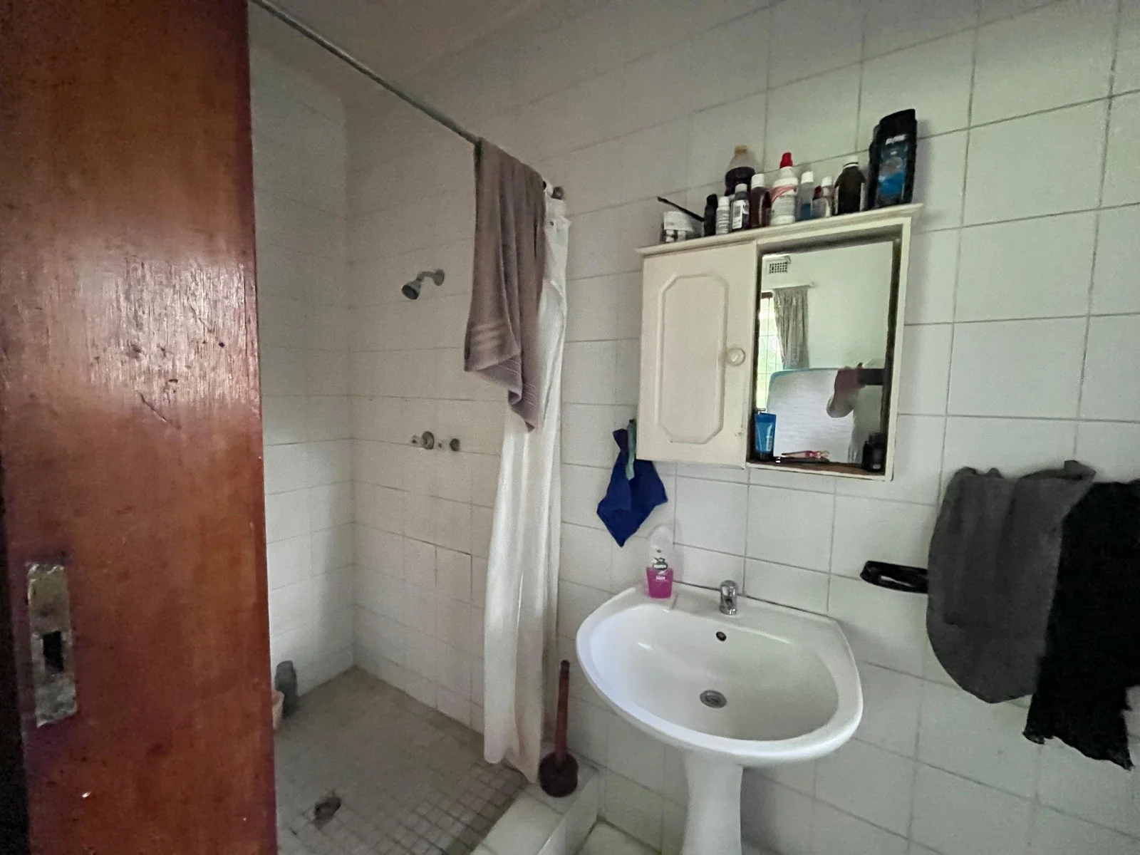 4 Bedroom Home with 1 Bedroom Garden Flat