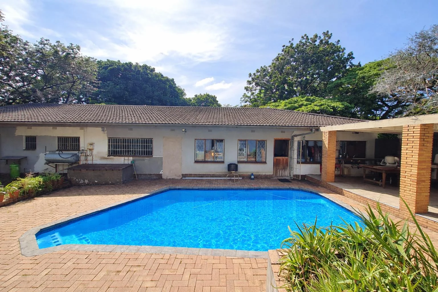 4 Bedroom Home with 1 Bedroom Garden Flat