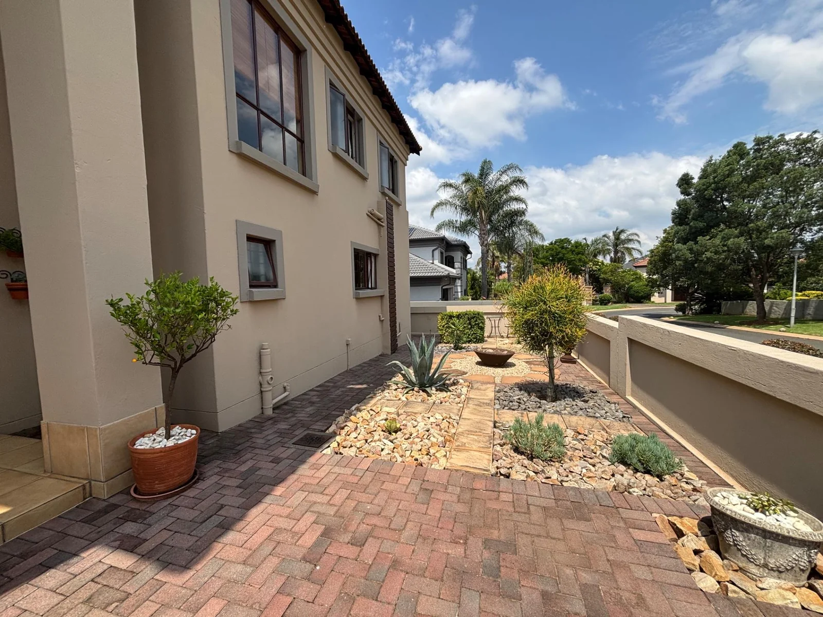 NEW LISTING ...... FAMILY HOME INSIDE SECURITY ESTATE!