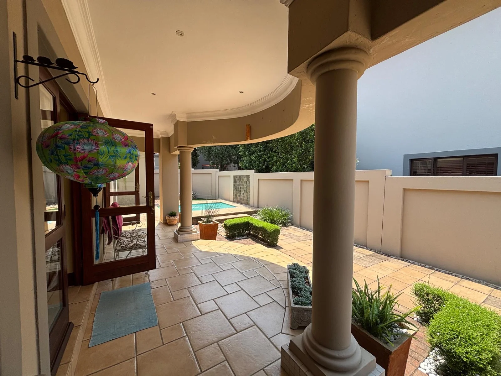 NEW LISTING ...... FAMILY HOME INSIDE SECURITY ESTATE!