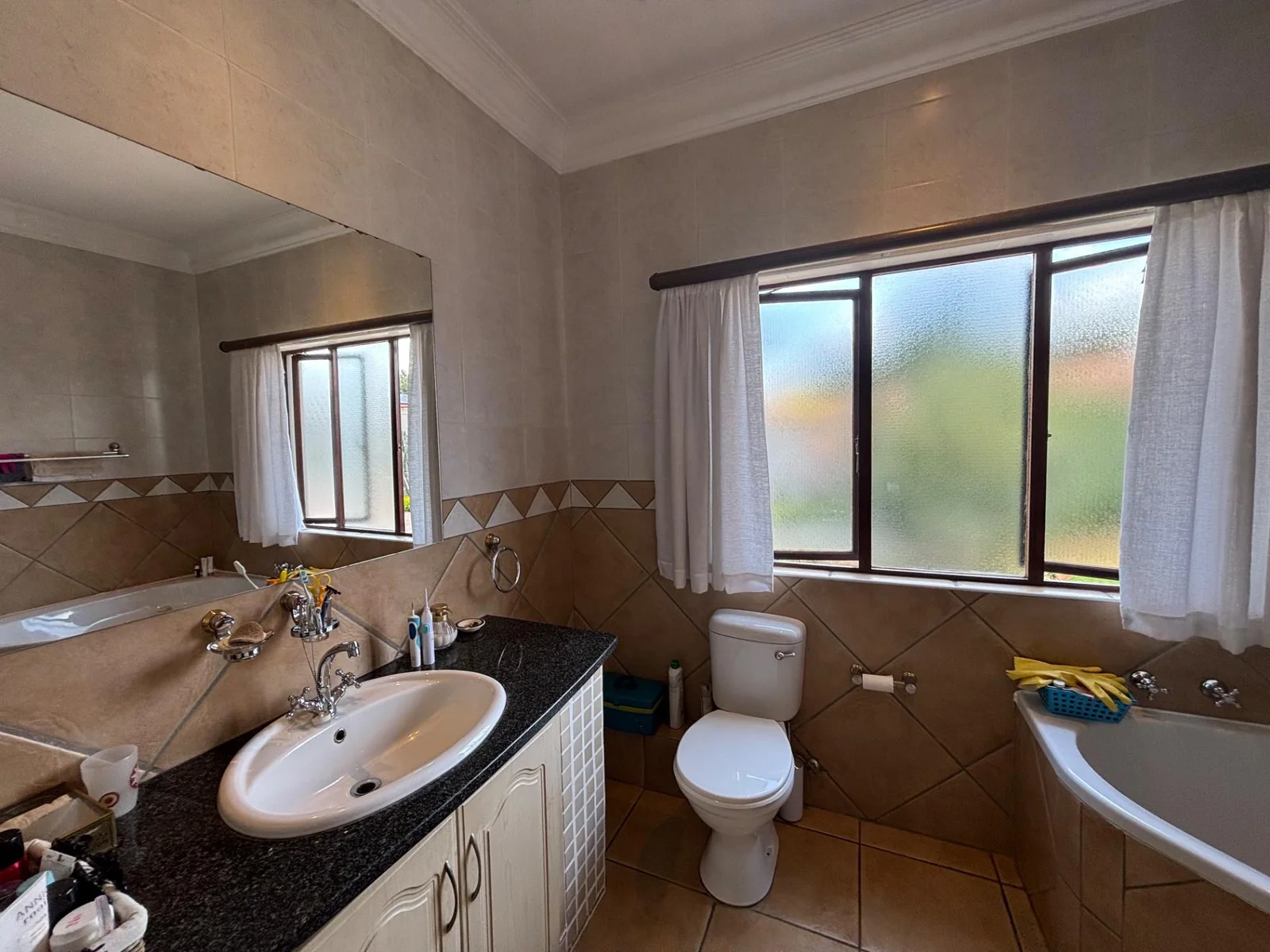 NEW LISTING ...... FAMILY HOME INSIDE SECURITY ESTATE!